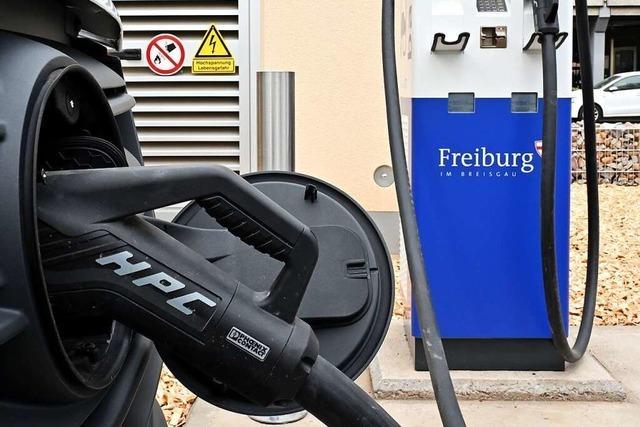 Es gibt schon viele Ladesulen, aber noch wenige Elektro-Autos