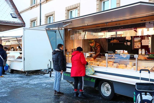 Obwohl Heiligabend auf einen Samstag f...det der Wochenmarkt wie gewohnt statt.  | Foto: Martha Weishaar