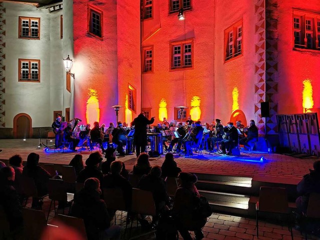 Weihnachtlich, festliche Stimmung beim Konzert der Schlosskapelle Schmieheim.  | Foto: Katrin Wien