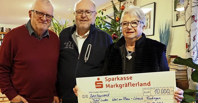 Reinhard Ihl und Angelika Kiefer bedan...el Dreilndereck 10000 Euro spendete.   | Foto: Herbert Frey