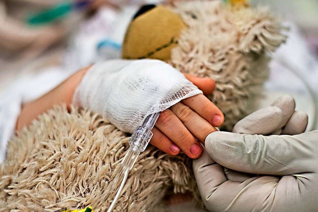 Die Versorgung von kranken Kindern in ...iniken ist derzeit nicht ausreichend.   | Foto: MORROSCH