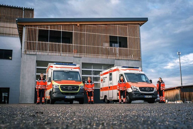 DRK-Fahrzeuge vor der neuen Rettungswache in Gutach.  | Foto: Dustin Junghans