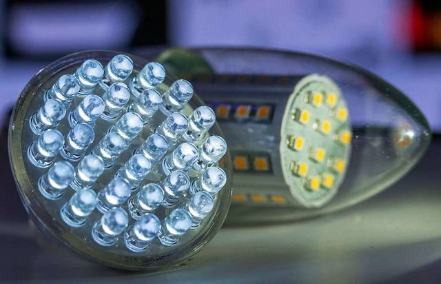 Smtliche Straenlaternen erhalten deutlich sparsamere LEDs.  | Foto: Jens Bttner