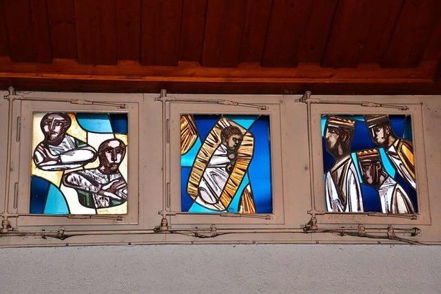 Fenster der St. Michael-Kirche erzhlen die Weihnachtsgeschichte auf ungewhnliche Weise