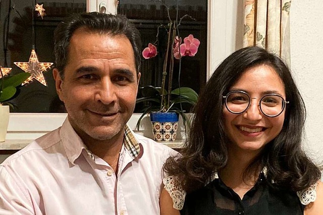 Wissam Seymorad mit seiner Tochter Hadiya  Mohammed sind froh, in Wehr zu sein.  | Foto: Annemarie Rsch
