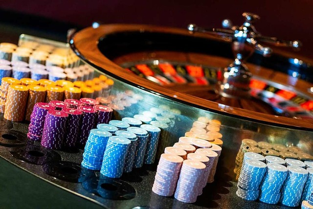 Ein Spieltisch mit Spielchips fr Roulette steht im Kasino Baden-Baden.  | Foto: Philipp von Ditfurth (dpa)