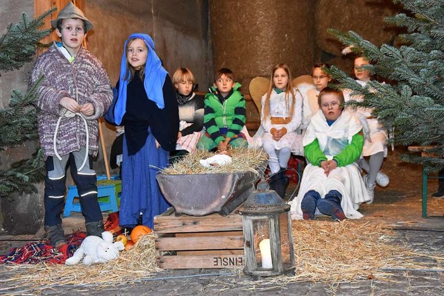 Kinder spiele auf dem Merzenhof in Wil...d  die Weihnachtsgeschichte von nach.   | Foto: Andrea Steinhart