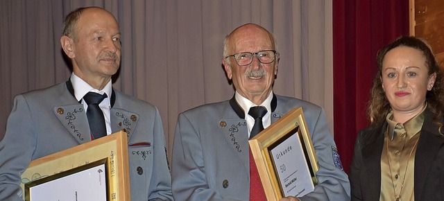 Fr 50 Jahre Musizieren wurden Berthol... Mller  vom Blasmusikverband geehrt.   | Foto: Thomas Biniossek