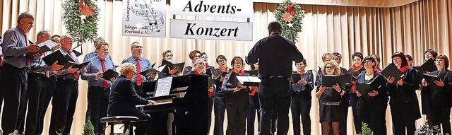 Klassische und Volksweisen bot der Gem... Prechtal in einem Adventskonzert dar.  | Foto: Verein