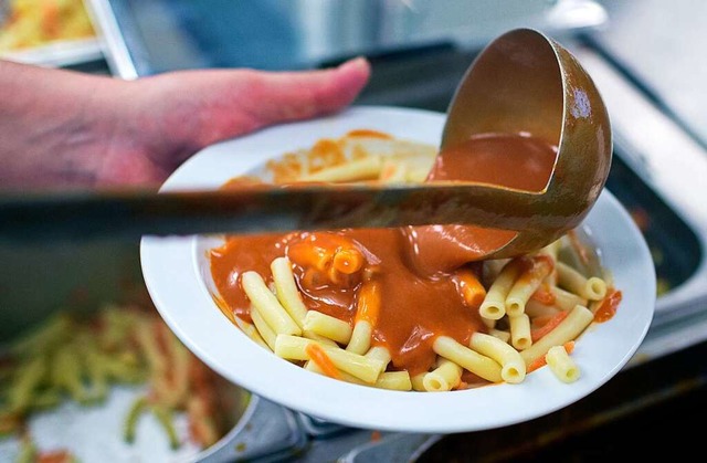 Nudeln mit Tomatensoe schmecken, aber...sschen Abwechslung kann nicht schaden.  | Foto: Jens Bttner