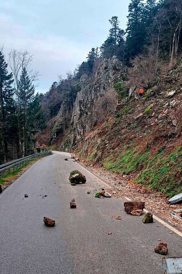 Felsbrocken auf der Fahrbahn zwischen Schweighof und Sirnitz  | Foto: Landratsamt Breisgau-Hochschwarzwald