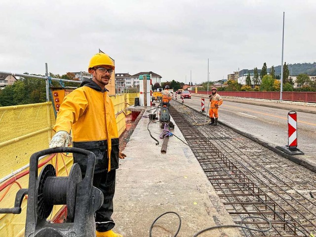 Arbeiter auf der Fridolinsbrcke von Bad Sckingen aus gesehen  | Foto: Annemarie Rsch