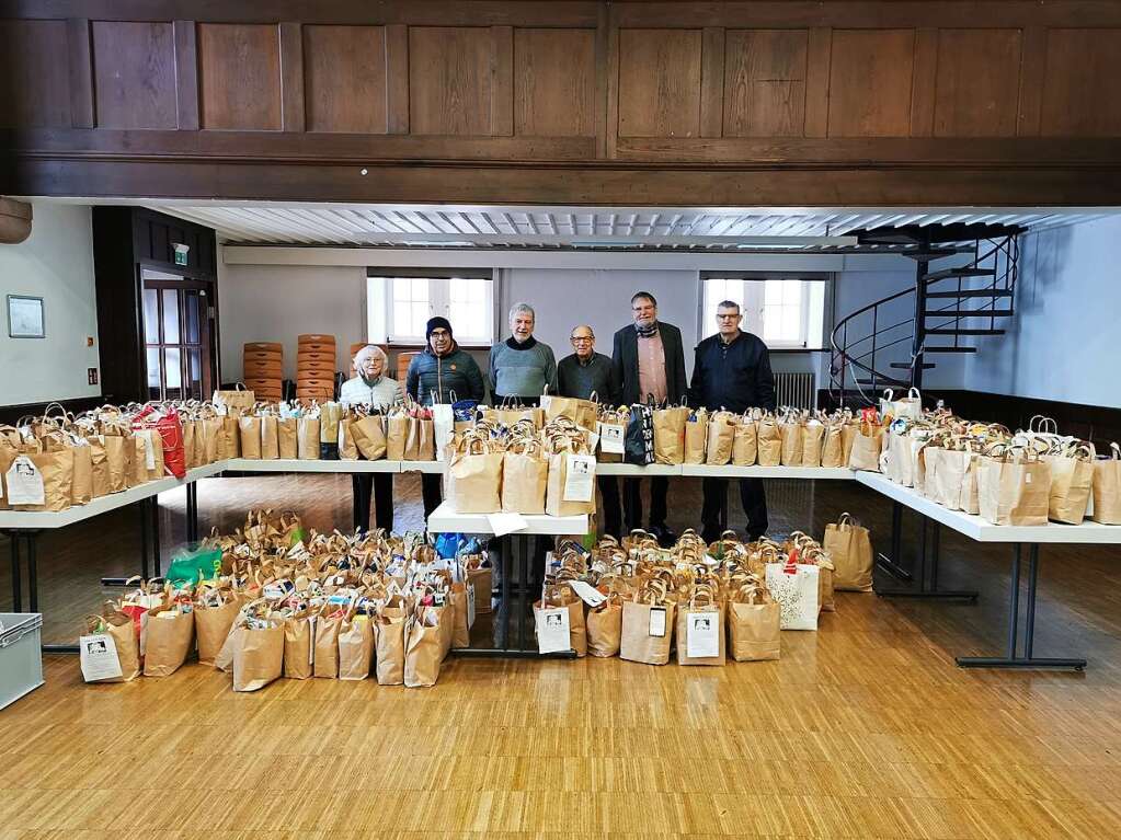 In den Kirchengemeinden halfen viele Brgerinnen und Brger die „Tte Gte“ zu fllen, um die Tafellden zu untersttzen