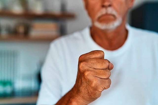 Zwei ltere Mnner sind in einem Kaufh...ner wurde dabei verletzt (Symbolfoto).  | Foto: gpointstudio (Stock.adobe.com)