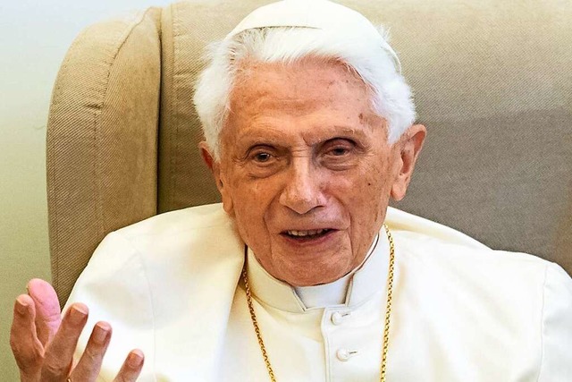 Der emeritierte Papst Benedikt XVI (Archivbild vom 1. Juni 2018)  | Foto: Daniel Karmann (dpa)