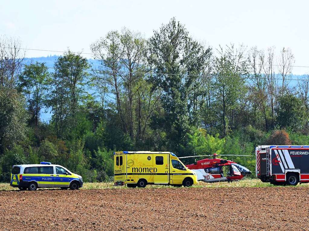 Bei einem schweren Arbeitsunfall am Freitagmittag erleidet ein Mann beim Matschelsee bei Krzell schwerste Verletzungen. Der Mann ist von einem Mhdrescher eingeklemmt worden und muss von der Feuerwehr in einer komplizierten, beinahe einstndigen Rettungsaktion befreit werden.