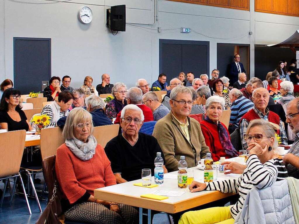 Witterungsbedingt wurde die 50-Jahr-Feier von der Gemarkungsmitte im Waldstck zwischen Meienheim und Krzell in die Halle nach Krzell verlegt.