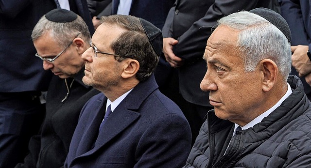 (L to R) Israel&#39;s Knesset (parliam...nced. (Photo by Gil COHEN-MAGEN / AFP)  | Foto: GIL COHEN-MAGEN (AFP)