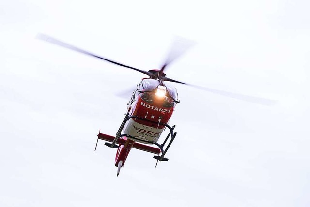 Der Heli brachte den Mann nach Lrrach ins Krankenhaus.  | Foto: Marijan Murat (dpa)