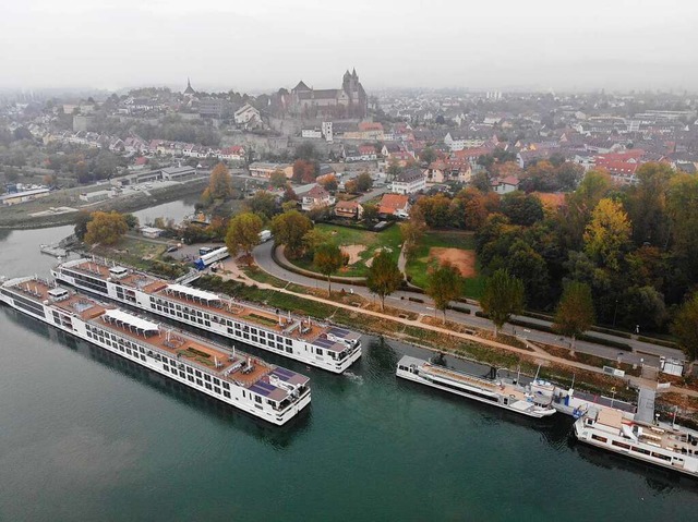 Die Passagierschiffe auf dem Rhein sin...nkreten Plan gibt es dafr noch nicht.  | Foto: Patrick Kerber