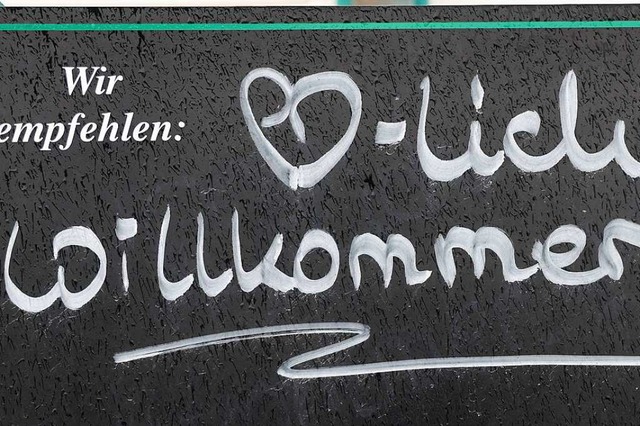 Herzlich willkommen heit es ab nchstem Frhjahr wieder beim SV Dillendorf.  | Foto: Bernd Wstneck (dpa)