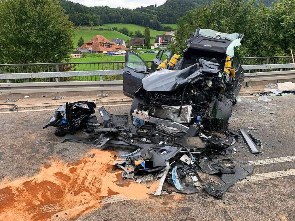 Fnf Menschen wurden bei dem schweren Unfall auf der B294 bei Gutach verletzt.