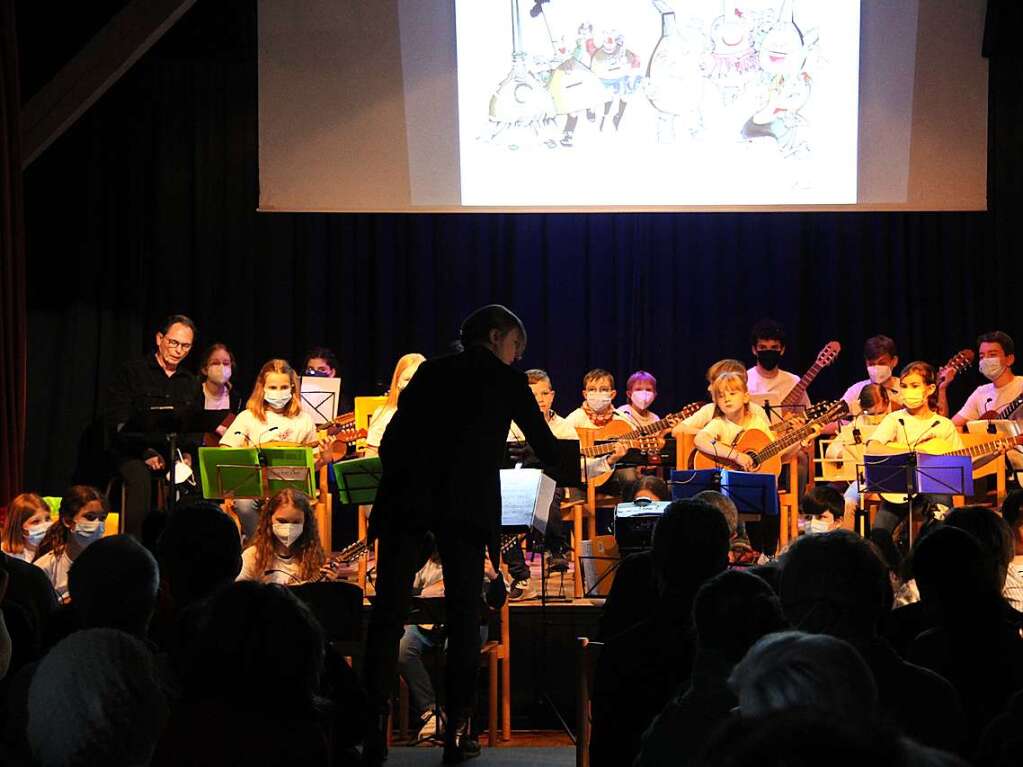 Im Rahmen seiner Konzerte zum 100-jhrigen Bestehen trat der Mandolinenverein Kollnau-Gutach auch in der Gterhalle in Bleibach auf.