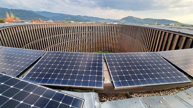 Photovoltaikanlage auf dem Dach des Rathauses im Sthlinger  | Foto: Uwe Mauch