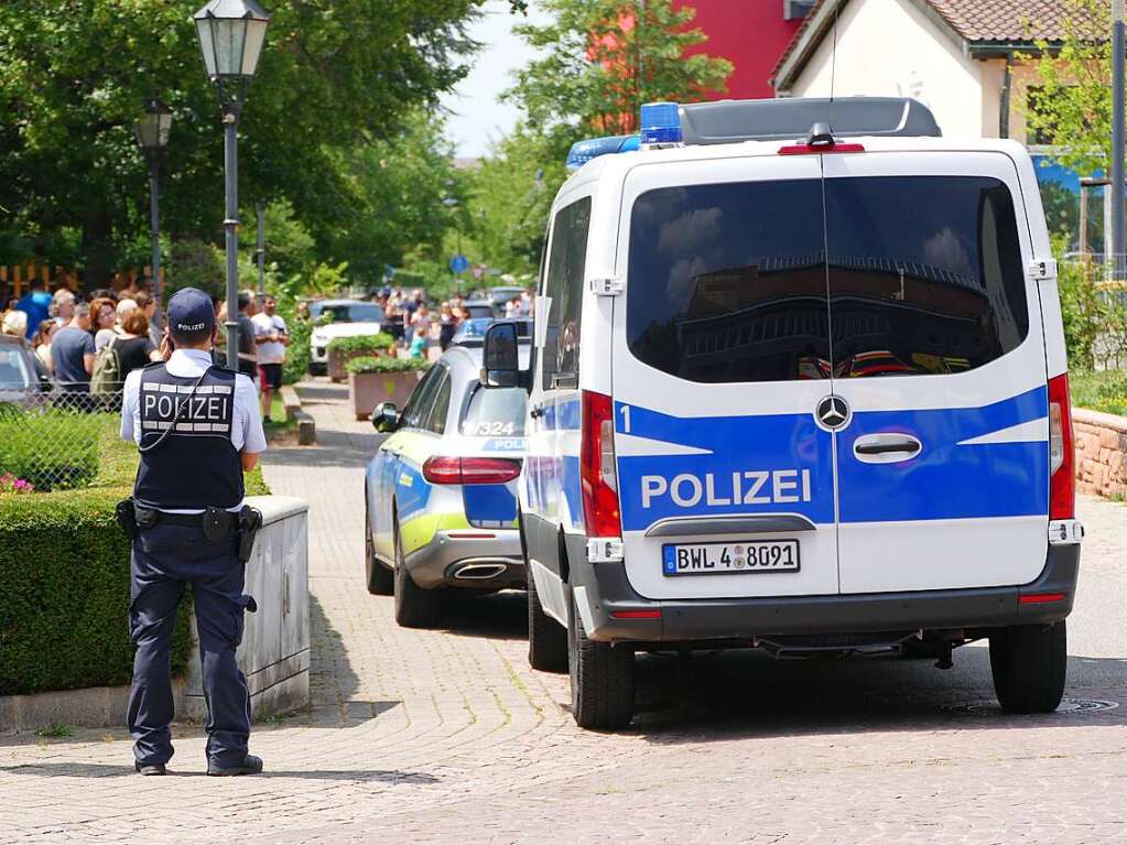 Im Juli gibt es an der Grundschule Friesenheim einen Amok-Alarm. Der Verdchtige wird spter andernorts in Gewahrsam genommen.