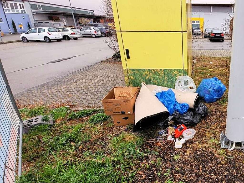 Jede Menge Mll sammeln Helfer der BUND-Ortsgruppe bei der Kreisputzete im Mrz .