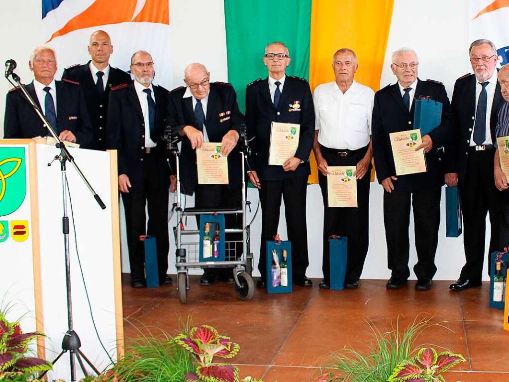 Mit einem Festbankett feiert die Niederschopfheimer Feuerwehr ihr 100-jhriges Bestehen im Juni in ihrem neuen Feuerwehrhaus.  Dabei wurden auch zehn neue Ehrenmitglieder ernannt.