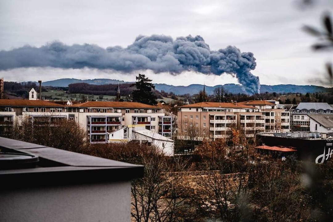 Imposant sah die Rauchsule auch aus Richtung Schopfheim aus.  | Foto: Sarah Heckendorn