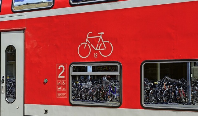 Viele Pendler nutzen fr den Arbeitsweg Bahn und Velo   | Foto: Ingo Schneider