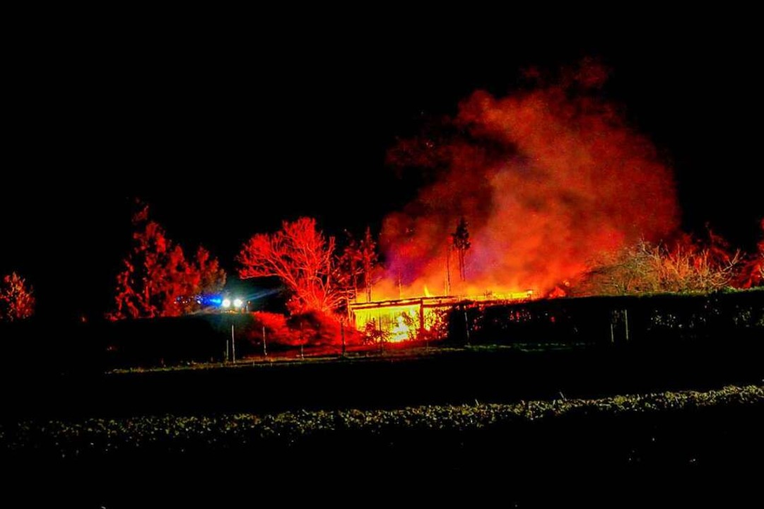 In Rust hat in der Silvesternacht eine Hartenhütte gebrannt.  | Foto: Einsatz-Report24