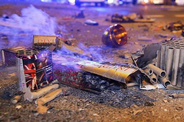 Feuerwerk setzt an Silvester einen Carport in Eichstetten in Brand