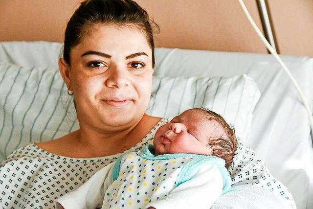 Relativ ruhiger Jahreswechsel in Lahr mit Trompetenklngen und einem Neujahrsbaby