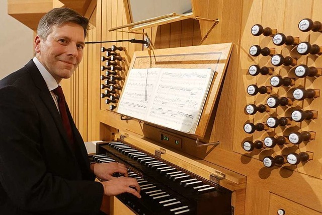 Kirchenmusikdirektor Christoph Bogon l...m das Jahr musikalisch Revue passieren  | Foto: Roswitha Frey