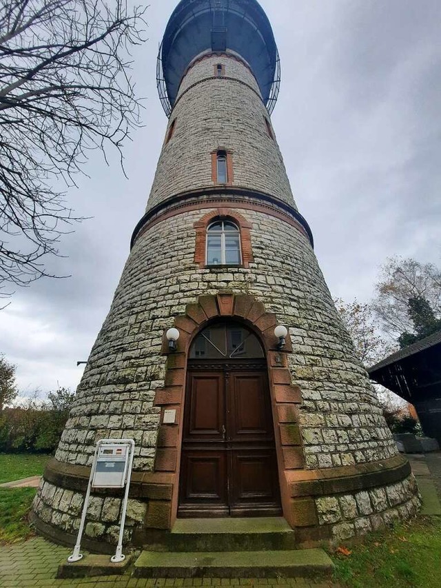 Der Rheinfelder Wasserturm ist ein Wahrzeichen. Vor 125 Jahren begann der Bau.  | Foto: Erika Bader