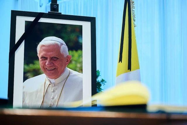 Verfahren gegen verstorbenen Papst Benedikt läuft vorerst weiter