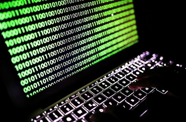 Drei Viertel der Internetnutzer sind e...folge von Cyberkriminalitt betroffen.  | Foto: Oliver Berg (dpa)