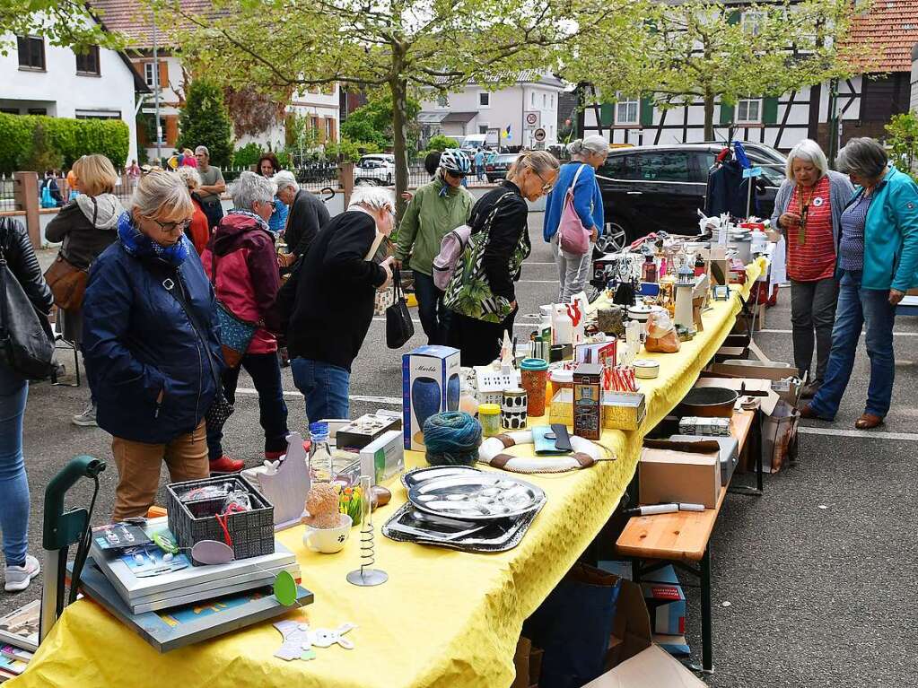 Riesige Resonanz sorgte phasenweise fr Volksfeststimmung in den Straen von Dundenheim im April.  60 Haushalte, gekennzeichnet mit einem Luftballon, nahmen an der Schatzsuche teil. Neben klassischen Flohmarktartikeln wurde Handgemachtes angeboten, in einem Hof wurden sogar Boote angeboten - und verkauft.