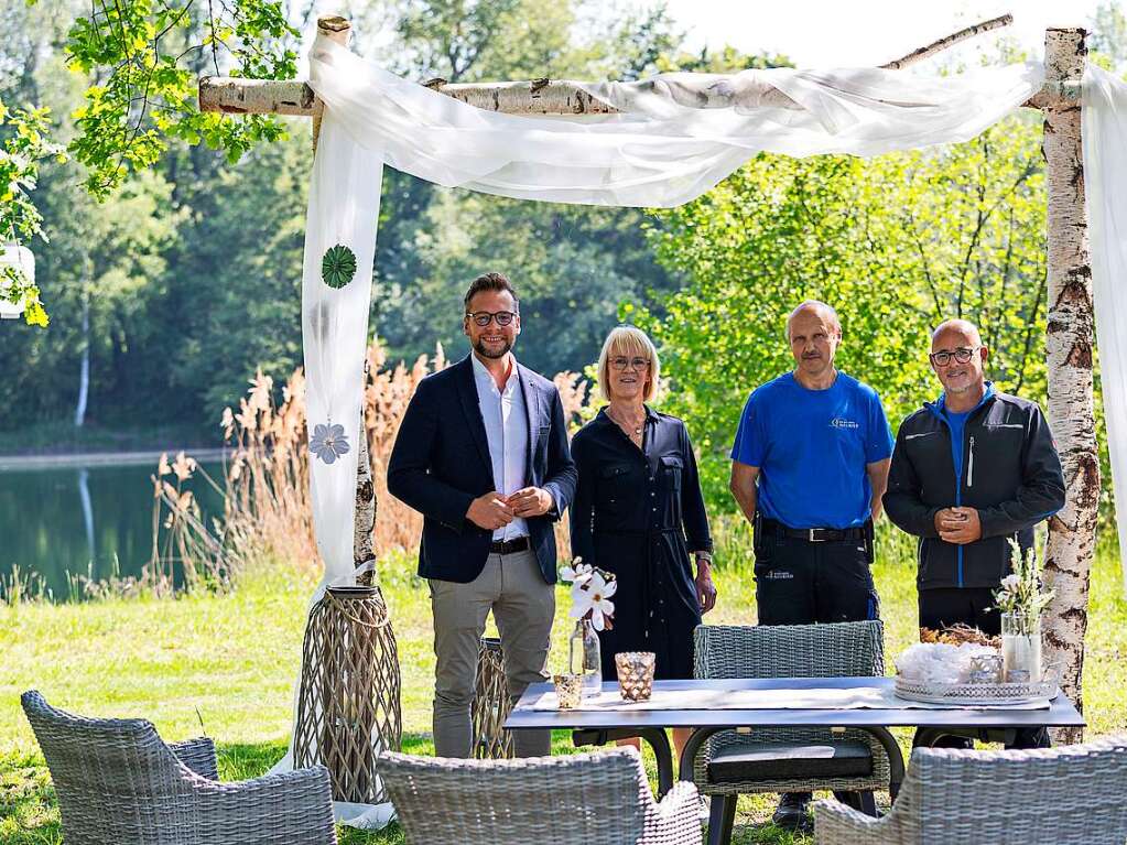 Das grne Trauzimmer wird im Mai eingeweiht: (von links)  Brgermeister Tobias Uhrich, Standesbeamtin Birgit Wurth, Bauhofmitarbeiter Gerd Mild und Stephan Sterner.