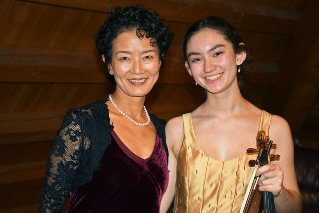 Gestaltet wurde das Konzert von Moe Di...nd ihrer Mutter Akiko Okabe (Klavier).  | Foto: Thomas Biniossek