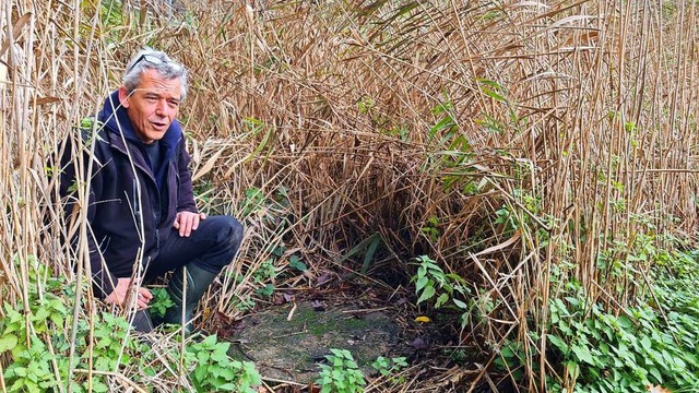 Sebastian Matthaei aus Sallneck soll s...und den Hof ans Kanalnetz anschlieen.  | Foto: Gerald Nill