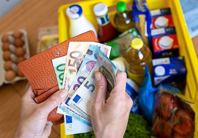 Vieles wird teurer (Symbolbild)  | Foto: Hendrik Schmidt (dpa)