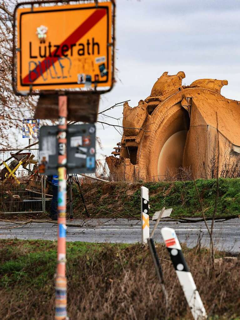 Polizei sichert erste Arbeiten von Energiekonzern RWE ab