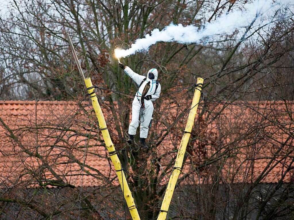 Polizei sichert erste Arbeiten von Energiekonzern RWE ab