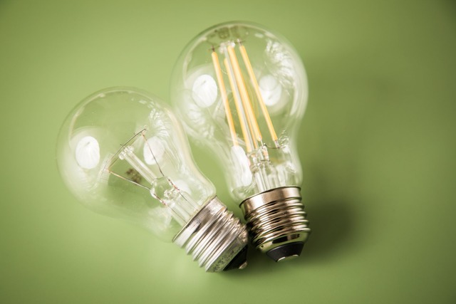 LED-Leuchten verbrauchen bis zu 90 Pro...trom als Gl&uuml;h- und Halogenlampen.  | Foto: Christin Klose/dpa-tmn