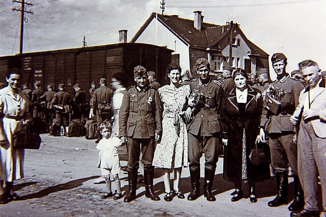 Soldaten bei ihrer Abreise im Juli 194...eiten Weltkrieg einen VdK-Ortsverband.  | Foto: privat