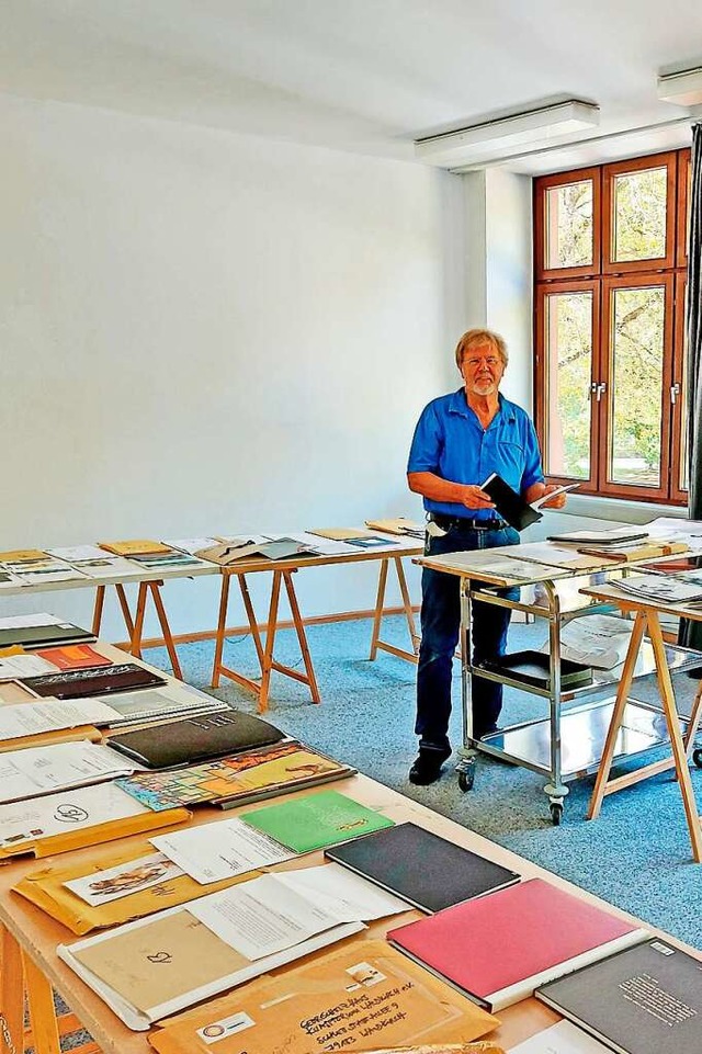 Der Kunstforum-Vorsitzende Erhard Sach...eil der Bewerbungen fr Ausstellungen.  | Foto: Roland Krieg